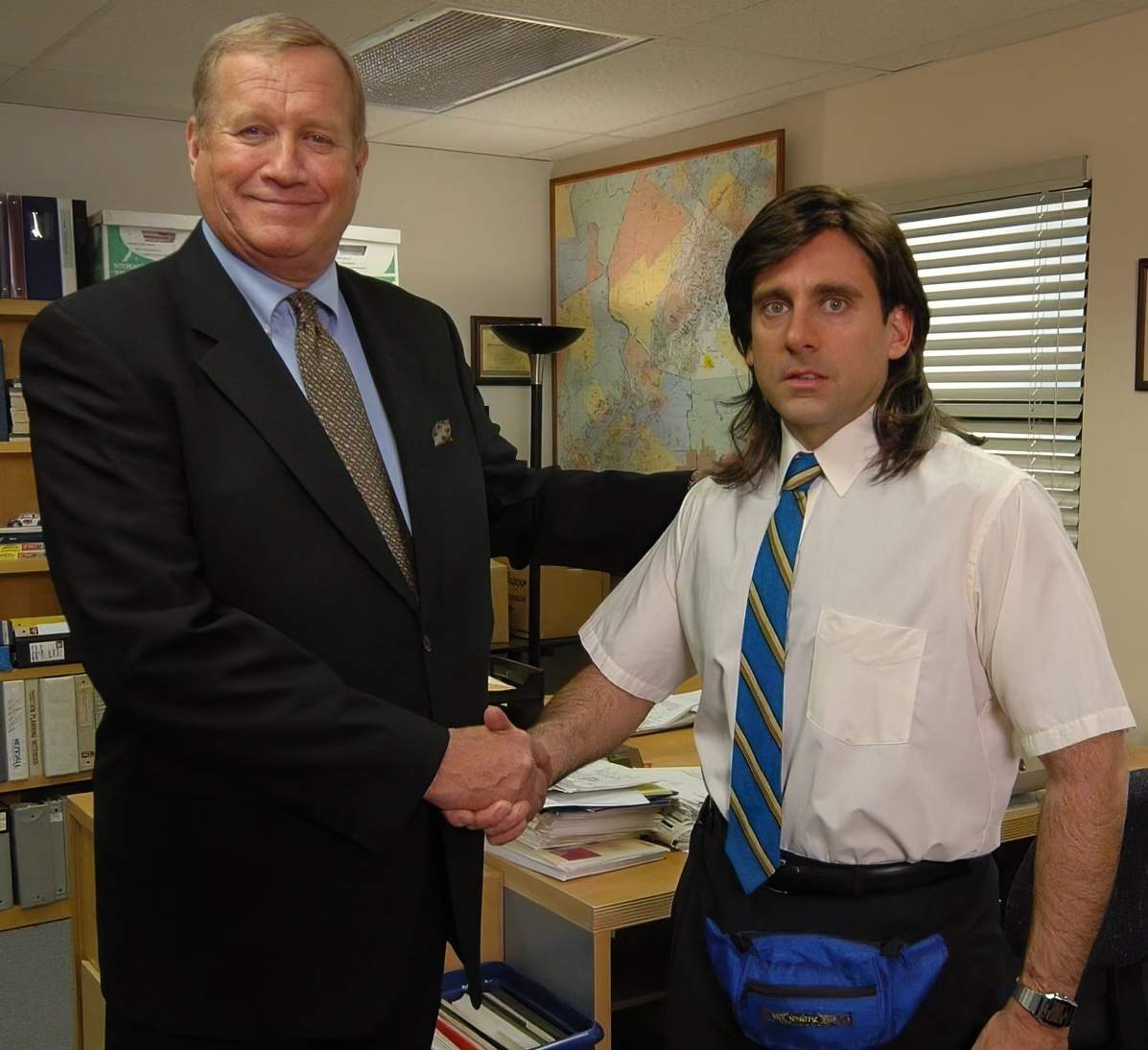 meme the office apreton manos